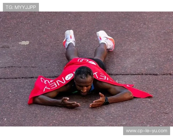 伦敦马拉松纯跑者打破历史纪录,现场气氛热烈,2020年伦敦马拉松全程视频 伦敦马拉松纯跑者打破历史纪录,现场气氛热烈,2020年伦敦马拉松全程视频