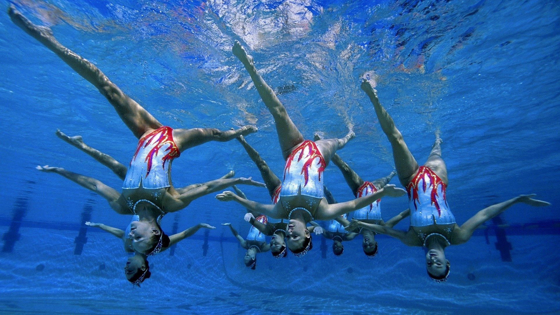 举重训练营开展跨地区教练交流实现经验共享，举重培训班